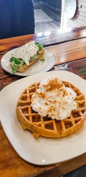 breakfast places in central point or