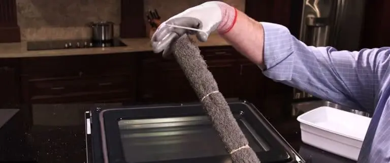 clean-in-between-glass-oven-door-768x322